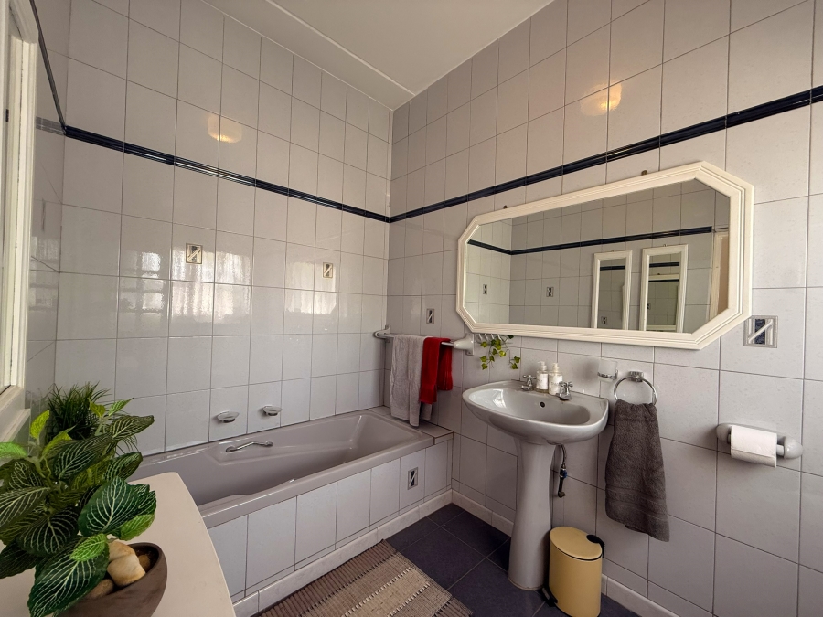 6 Bedroom Property for Sale in Van Der Hoff Park North West